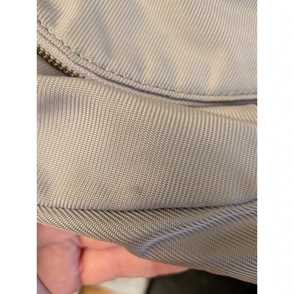 Lululemon‎ Everywhere Belt Bag Small Crossbody Messenger Bag Grey Nylon